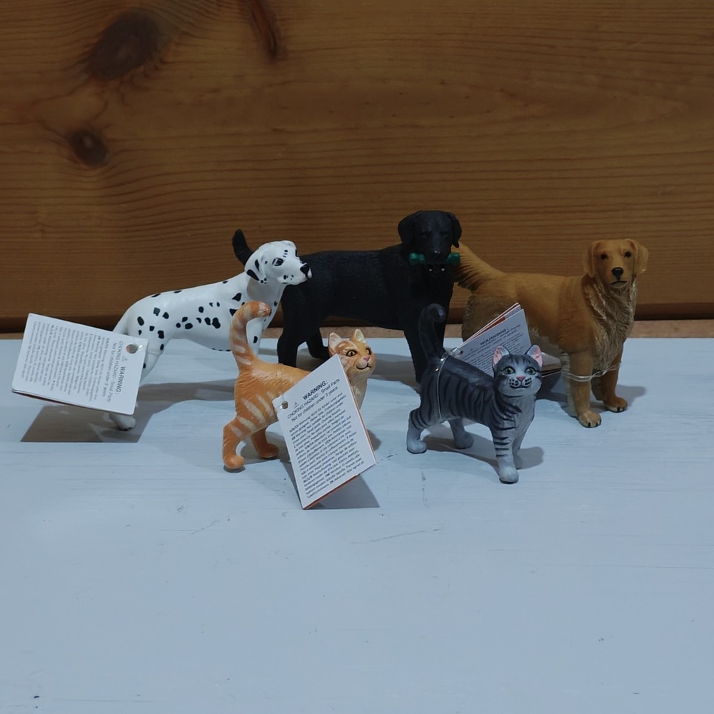 Safari Ltd Dog‎ & Cat Bundle of 5 Dalmation Golden Retriever Black Lab Tabby ZA1